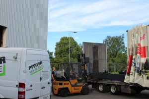Produktionswerkstatt Pfeifer Beschläge CNC Fräse Montage LKW Stabler