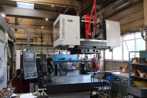 Produktionswerkstatt Pfeifer Beschläge CNC Fräse Montage